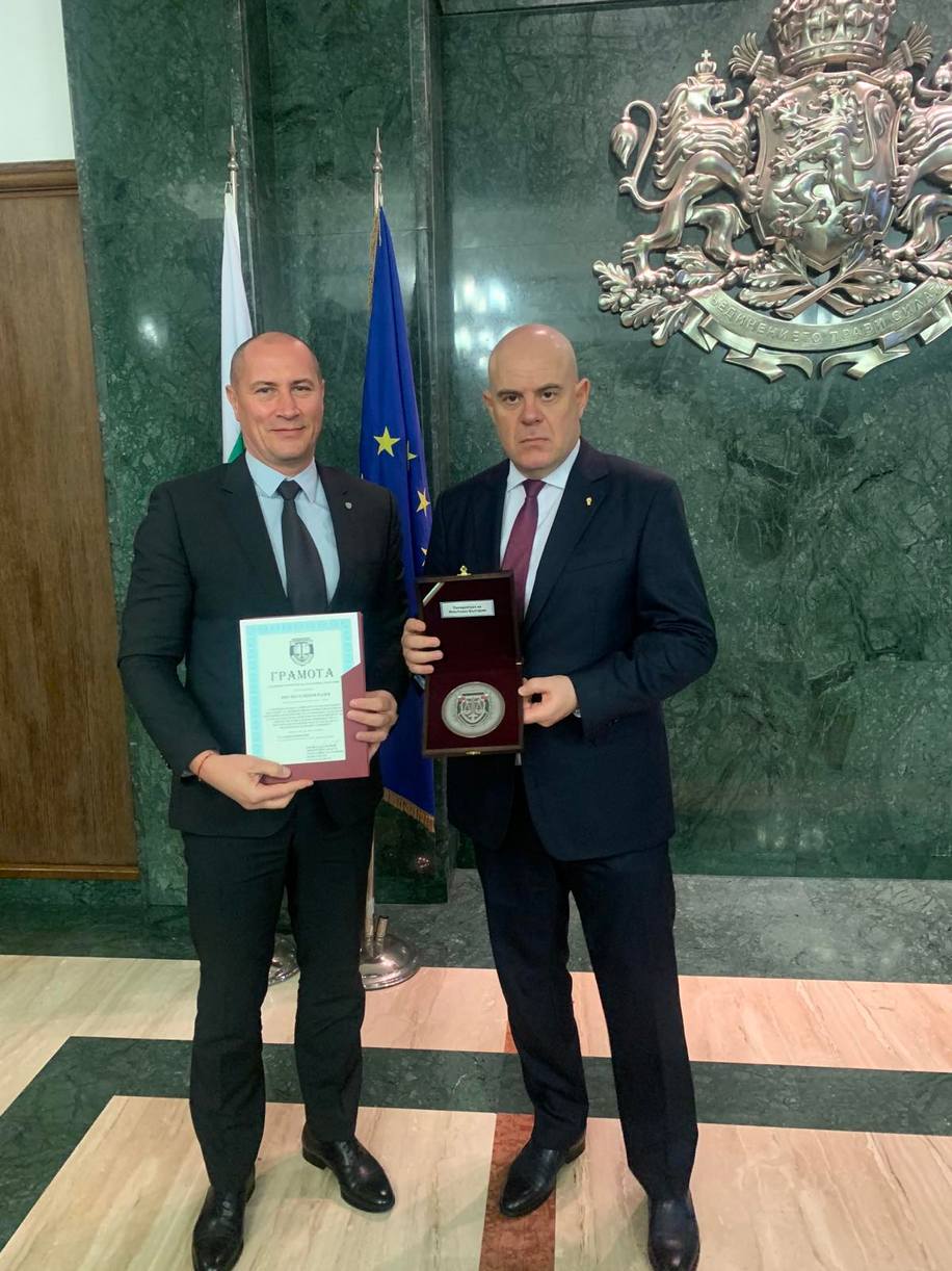 Прокурор Иво Радев от Окръжна прокуратура – Плевен е награден с отличие от главния прокурор на Република България